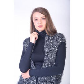 Vestă negru cu alb ajurată, închidere cu ac