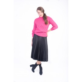 Pulover fuxia cu bumbi și guler înalt