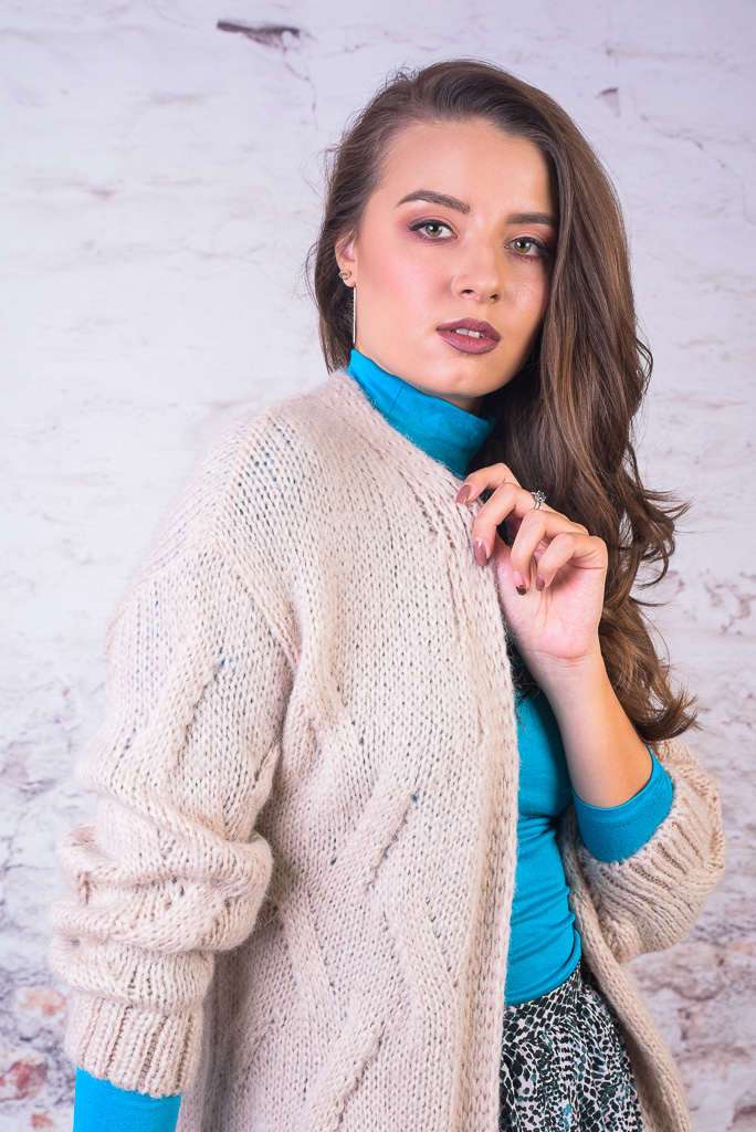 Jacketă cu torsade bej